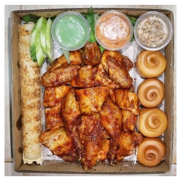  Combo Gà Quay + Cơm Lam + Bánh bao